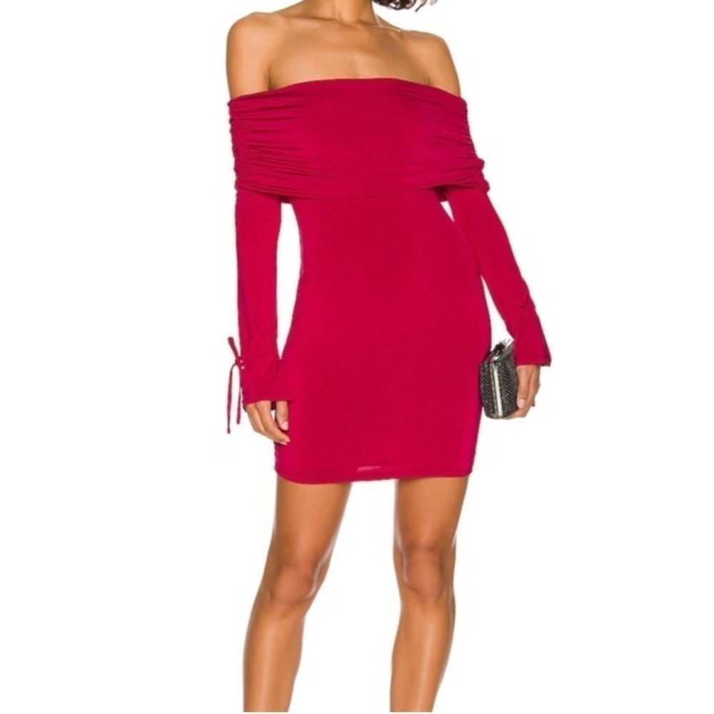 Off the shoulder‎ dress